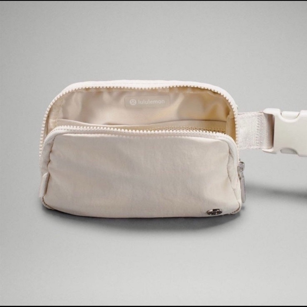Lululemon Everywhere Belt Bag White Opal - Picture 7 of 8